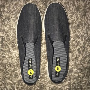 American Eagle Slip on Shoes